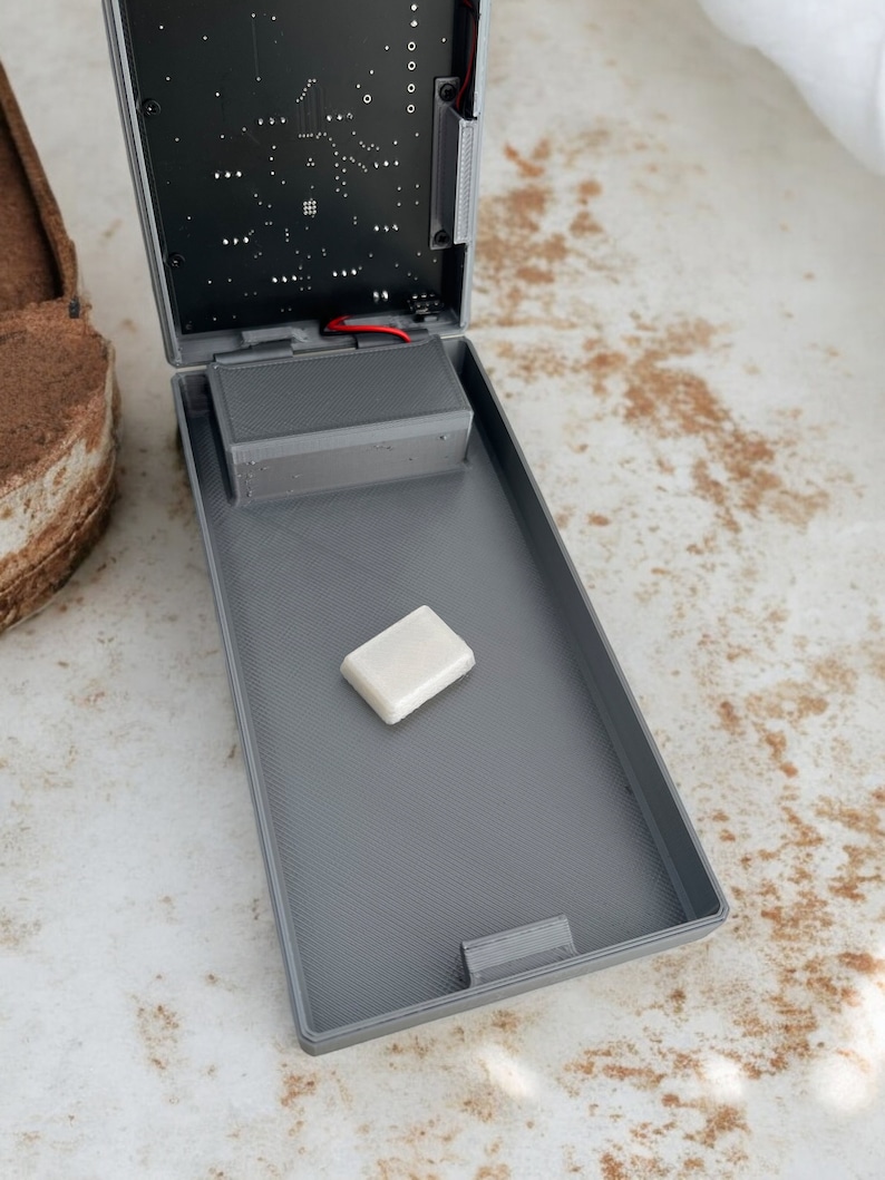 RE2 Portable Safe - In Use